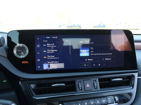 Used 2025 Lexus ES 300h w/ Premium Package image 21