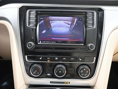 Used 2019 Volkswagen Passat 2.0T Wolfsburg w/ Wheels & Sunroof Package FWD image 21