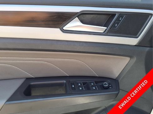 Used 2023 Volkswagen Atlas SE w/ Panoramic Sunroof Package AWD/4WD image 11