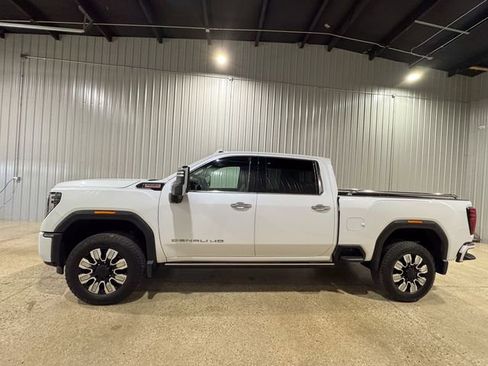 Used 2024 GMC Sierra 2500 Denali w/ Denali Reserve Package AWD/4WD image 2