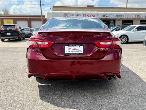 Used 2018 Toyota Camry SE w/ Convenience Package FWD image 6
