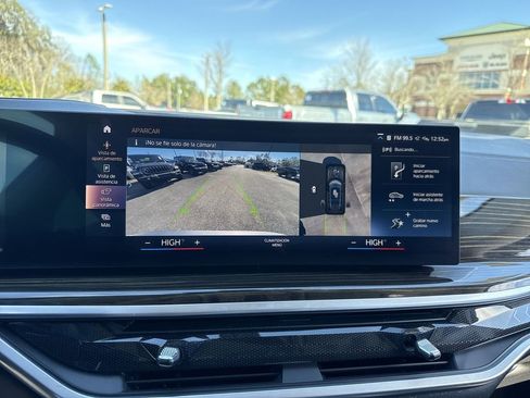 Used 2023 BMW X7 xDrive40i image 22