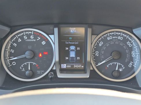 Used 2022 Toyota Tacoma SR5 AWD/4WD image 29
