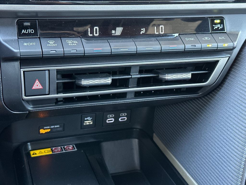 Used 2025 Toyota Camry SE FWD image 18