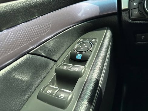 Used 2017 Ford Explorer XLT w/ Equipment Group 202A AWD/4WD image 28