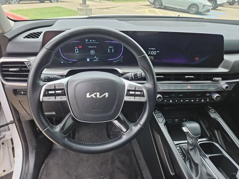 Used 2025 Kia Telluride S FWD image 17