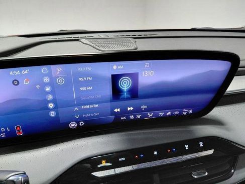 Used 2025 Buick Enclave Avenir AWD/4WD image 58