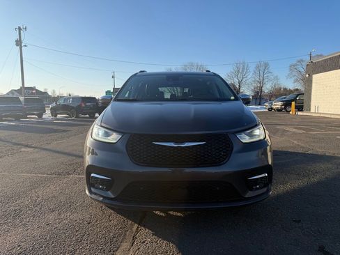Used 2022 Chrysler Pacifica Limited AWD/4WD image 12