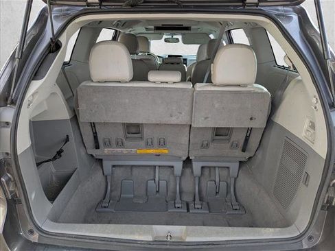 Used 2011 Toyota Sienna XLE w/ Premium Pkg image 6