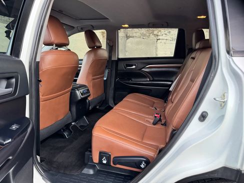 Used 2019 Toyota Highlander Limited FWD image 20