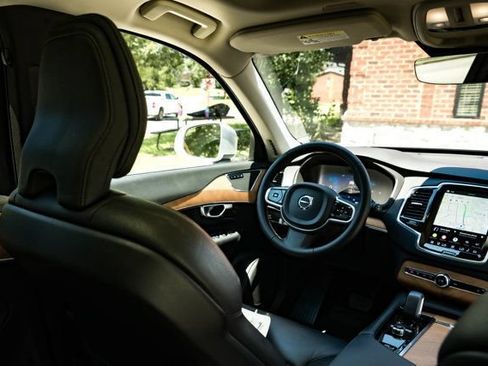Used 2024 Volvo XC90 B6 Plus w/ Protection Package Premier AWD/4WD image 35
