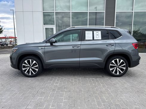 Certified 2023 Volkswagen Taos SE w/ Panoramic Sunroof Package AWD/4WD image 3