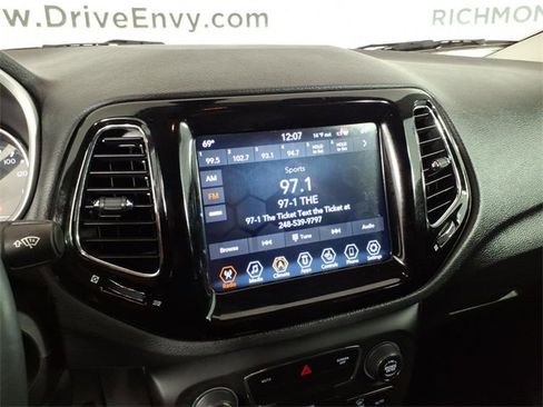 Used 2019 Jeep Compass Limited image 20