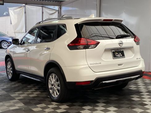 Used 2017 Nissan Rogue SV AWD/4WD image 4