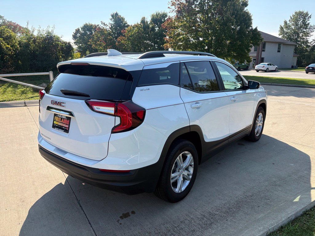 Used 2023 GMC Terrain SLE w/ Driver Convenience Package FWD image 9