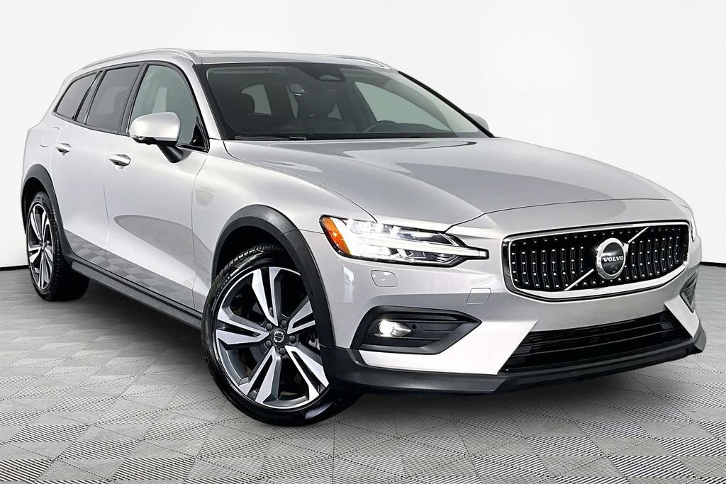Used 2025 Volvo V60 B5 Cross Country Plus AWD/4WD image 1