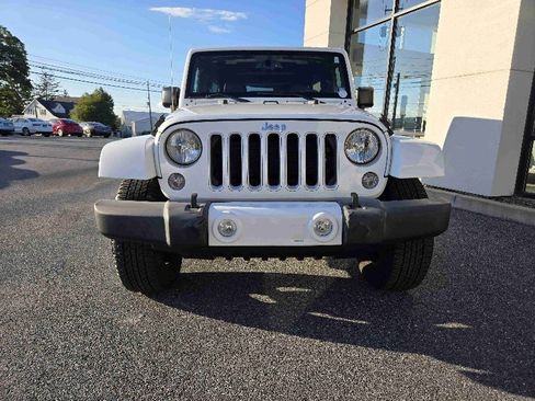 Used 2016 Jeep Wrangler Unlimited Sahara w/ Max Tow Package image 8