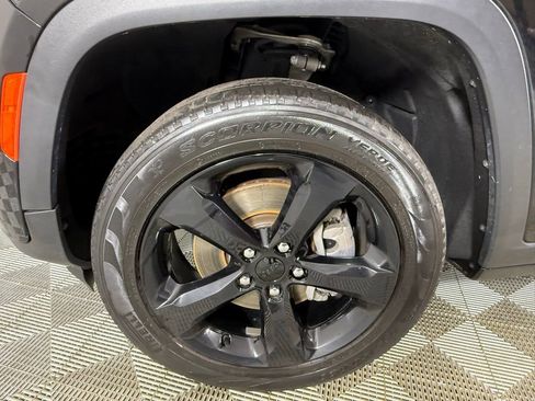 Used 2023 Jeep Grand Cherokee L Limited w/ Black Appearance Package RWD image 5