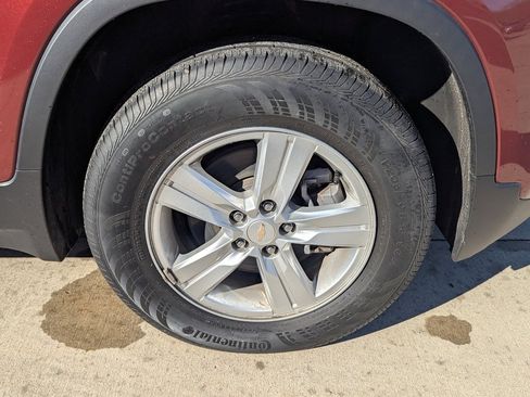 Used 2022 Chevrolet Trax LT w/ LT Convenience Package image 15