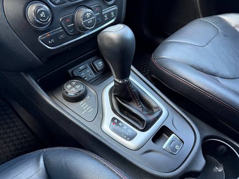 Used 2015 Jeep Cherokee Trailhawk w/ Comfort/Convenience Group AWD/4WD image 16