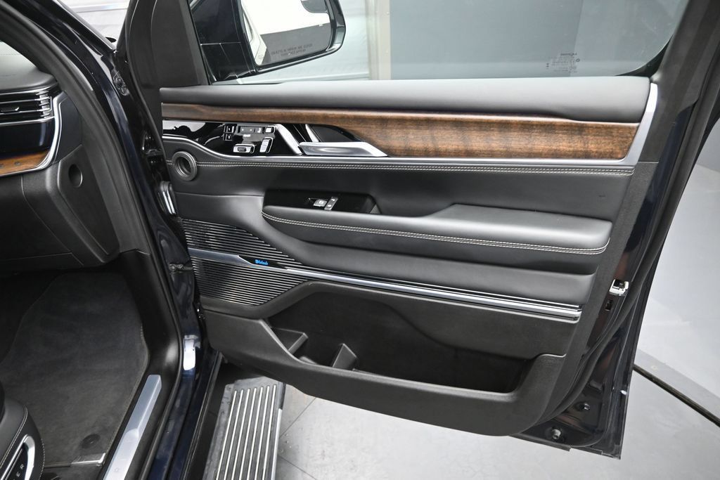 Used 2025 Jeep Grand Wagoneer 4WD image 26