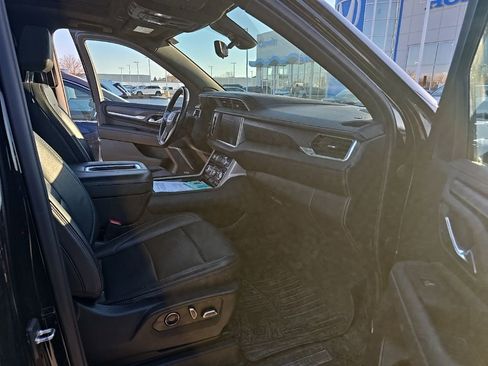 Used 2021 GMC Yukon XL Denali w/ Denali Ultimate Package image 16