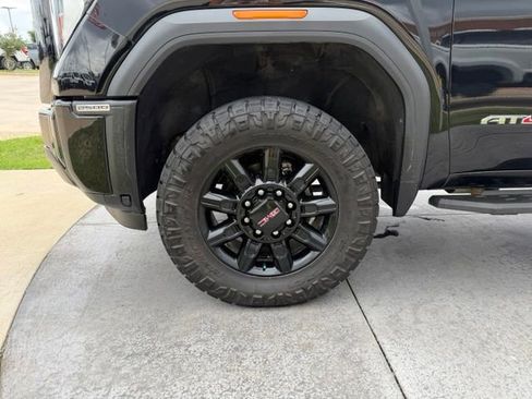 Used 2024 GMC Sierra 2500 AT4 w/ AT4 Preferred Package AWD/4WD image 4