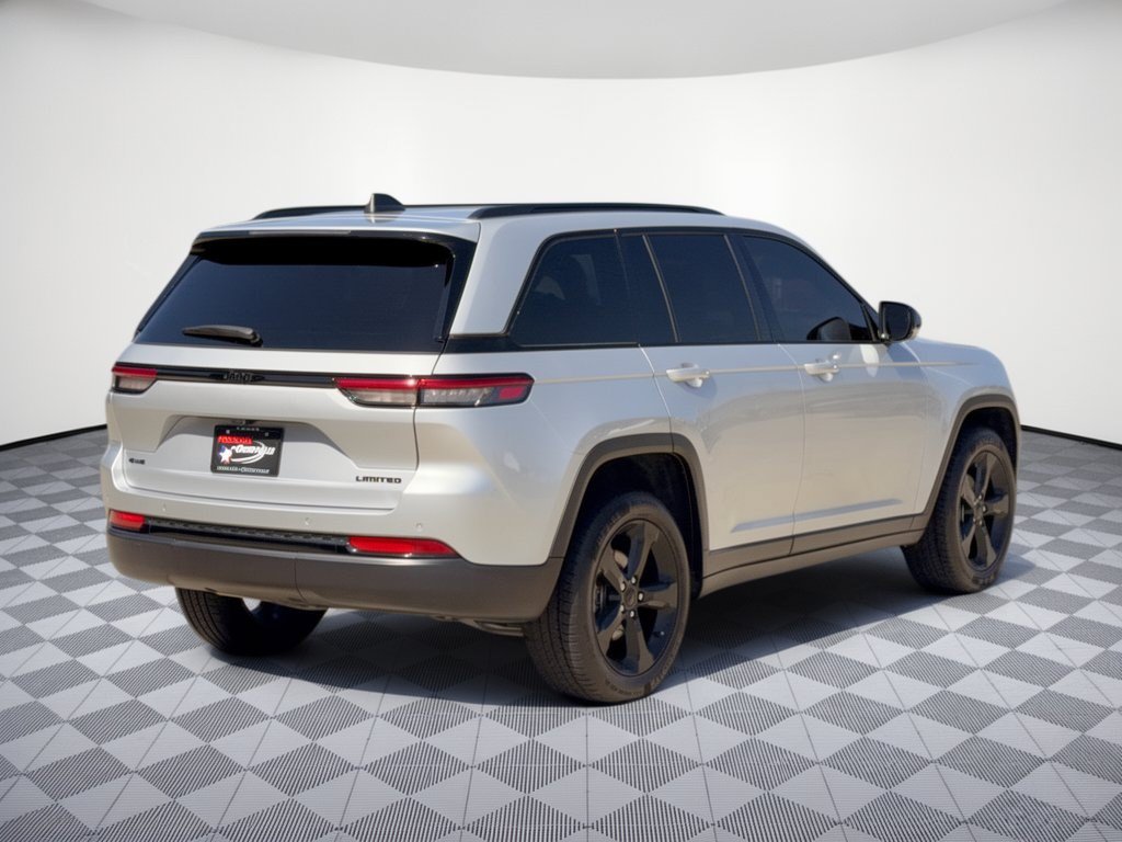 Used 2024 Jeep Grand Cherokee Limited w/ Black Appearance Package AWD/4WD image 9