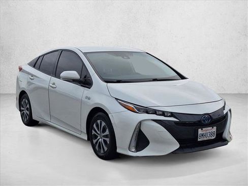 Used 2020 Toyota Prius Prime XLE image 3