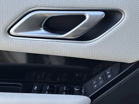 Used 2023 Land Rover Range Rover Velar R-Dynamic S image 21
