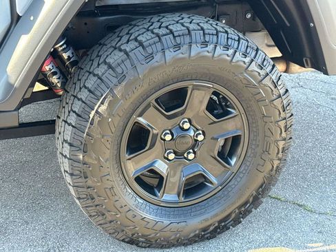 Used 2022 Jeep Gladiator Mojave image 40