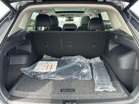 New 2025 Volkswagen Tiguan SE image 4