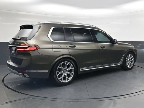 Used 2025 BMW X7 xDrive40i w/ Premium Package AWD/4WD image 4