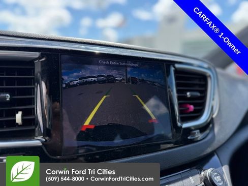 Used 2018 Chrysler Pacifica Touring-L FWD image 16