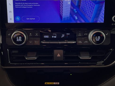 Used 2023 Toyota Highlander XLE image 26