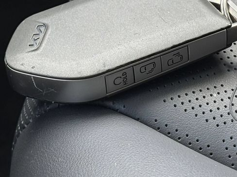 Used 2026 Kia Carnival FWD image 26