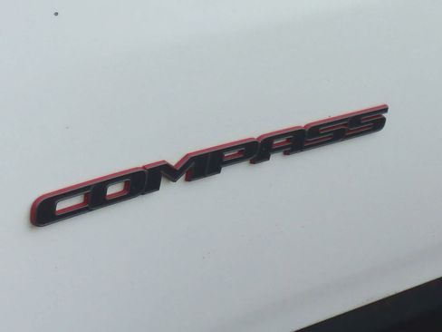 Used 2019 Jeep Compass Trailhawk AWD/4WD image 6