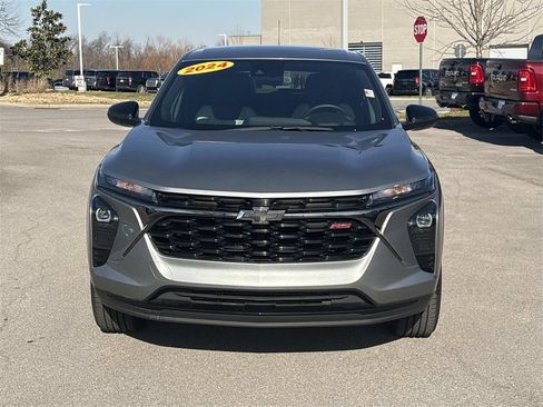 Used 2024 Chevrolet Trax RS w/ Driver Confidence Package image 2