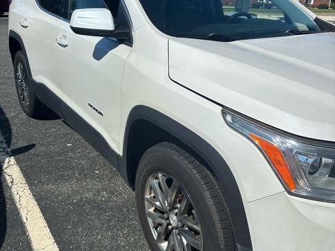 Used 2017 GMC Acadia SLT FWD image 2