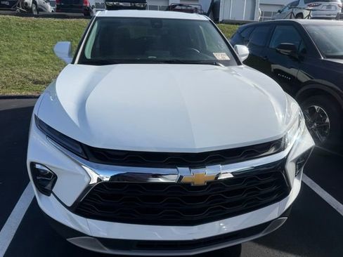 Used 2025 Chevrolet Blazer LT image 2