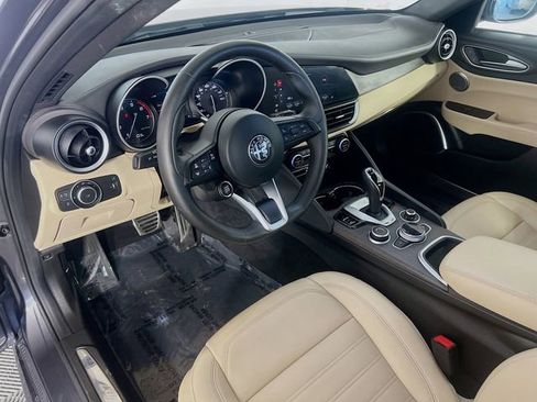 Used 2023 Alfa Romeo Giulia AWD w/ Quick Order Package 22X Lusso image 11