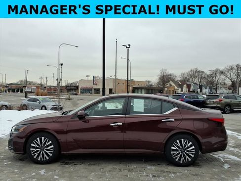 Used 2023 Nissan Altima 2.5 SV image 4