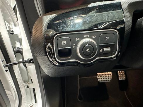 Used 2023 Mercedes-Benz CLA 250 4MATIC image 15