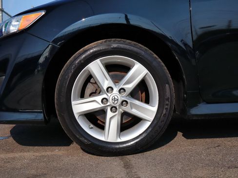 Used 2014 Toyota Camry SE w/ Moonroof Package FWD image 61