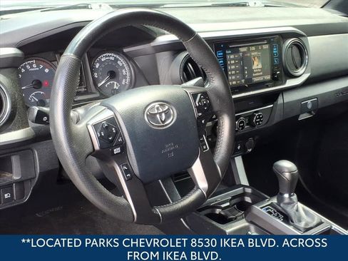 Used 2018 Toyota Tacoma TRD Sport AWD/4WD image 2