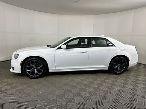 Used 2022 Chrysler 300 Touring L image 6