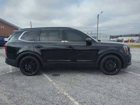 Used 2022 Kia Telluride SX w/ SX Prestige Package image 2