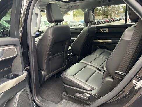 Used 2022 Ford Explorer XLT AWD/4WD image 11