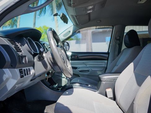 Used 2015 Toyota Tacoma PreRunner w/ Convenience Package image 7