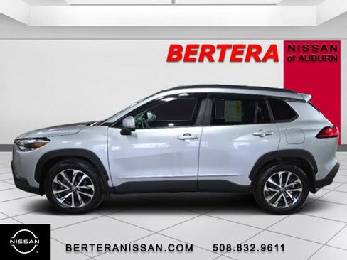 Used 2024 Toyota Corolla Cross XLE w/ Convenience Package image 1